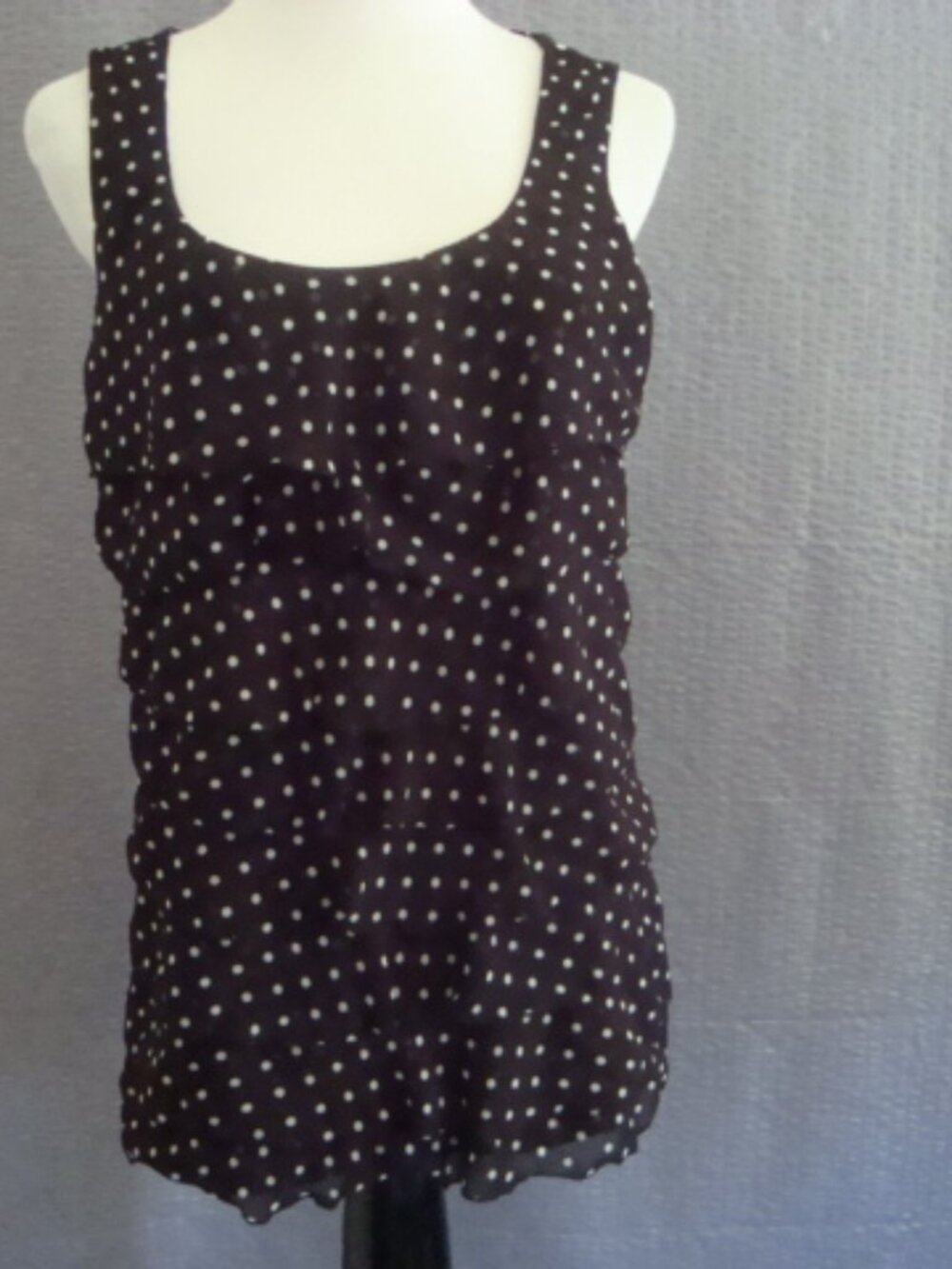 White House Black Market Polka Dot Ruffle Black White Sleeveless Top sz M